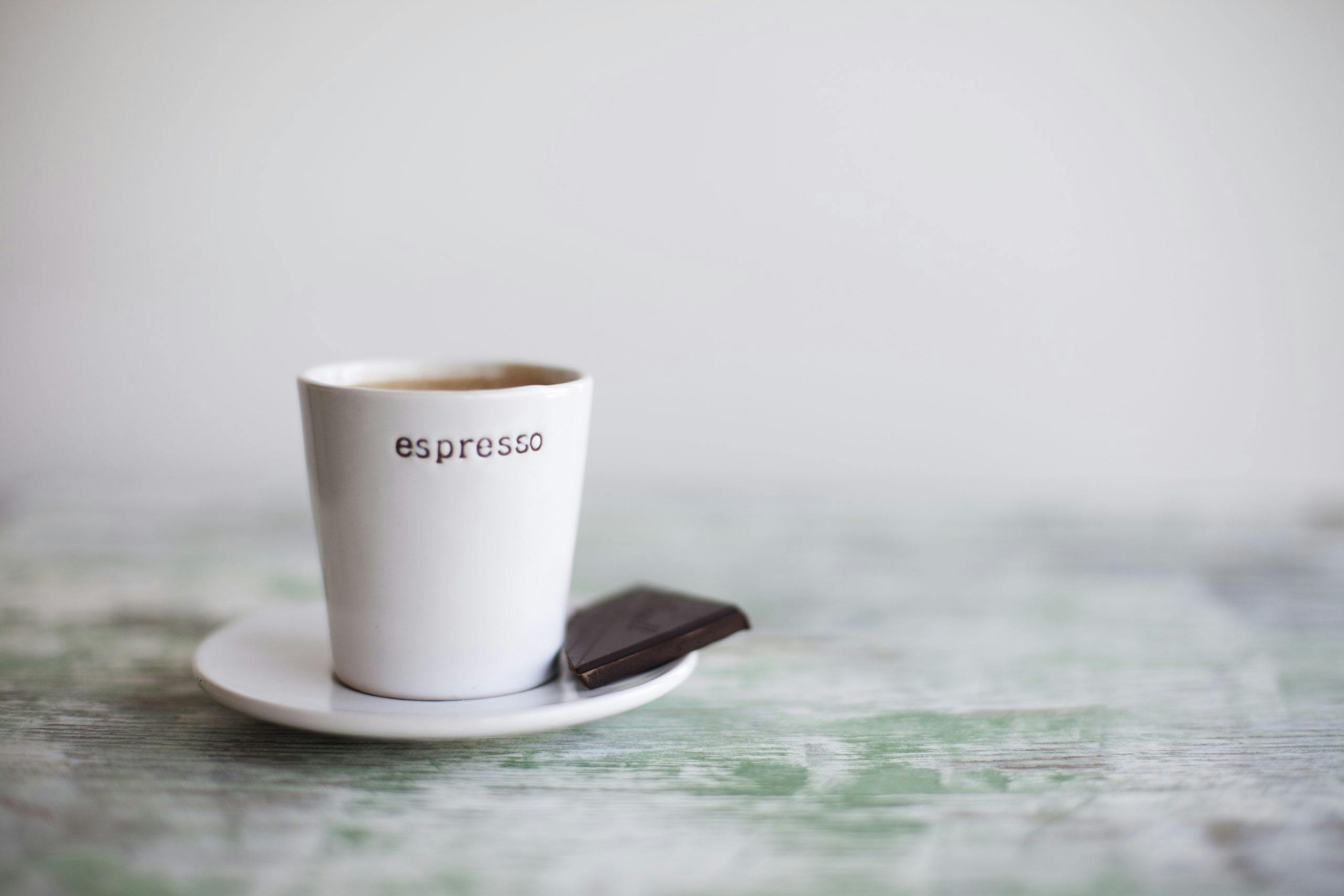 6. Grønn te, rødvin, kakao, sjokolade, kaffe og uraffinert søtt. Kaffe og sjokolade